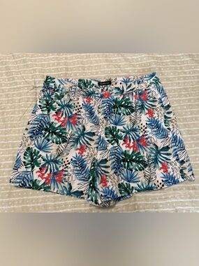 Tropical Leaf Print Women's Flat Front Shorts - White Multi